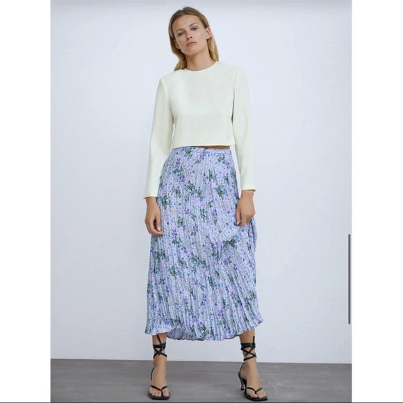 COPY - NWT ZARA Pleated Midi Skirt Floral Purple- Skirt S - Picture 1 of 4